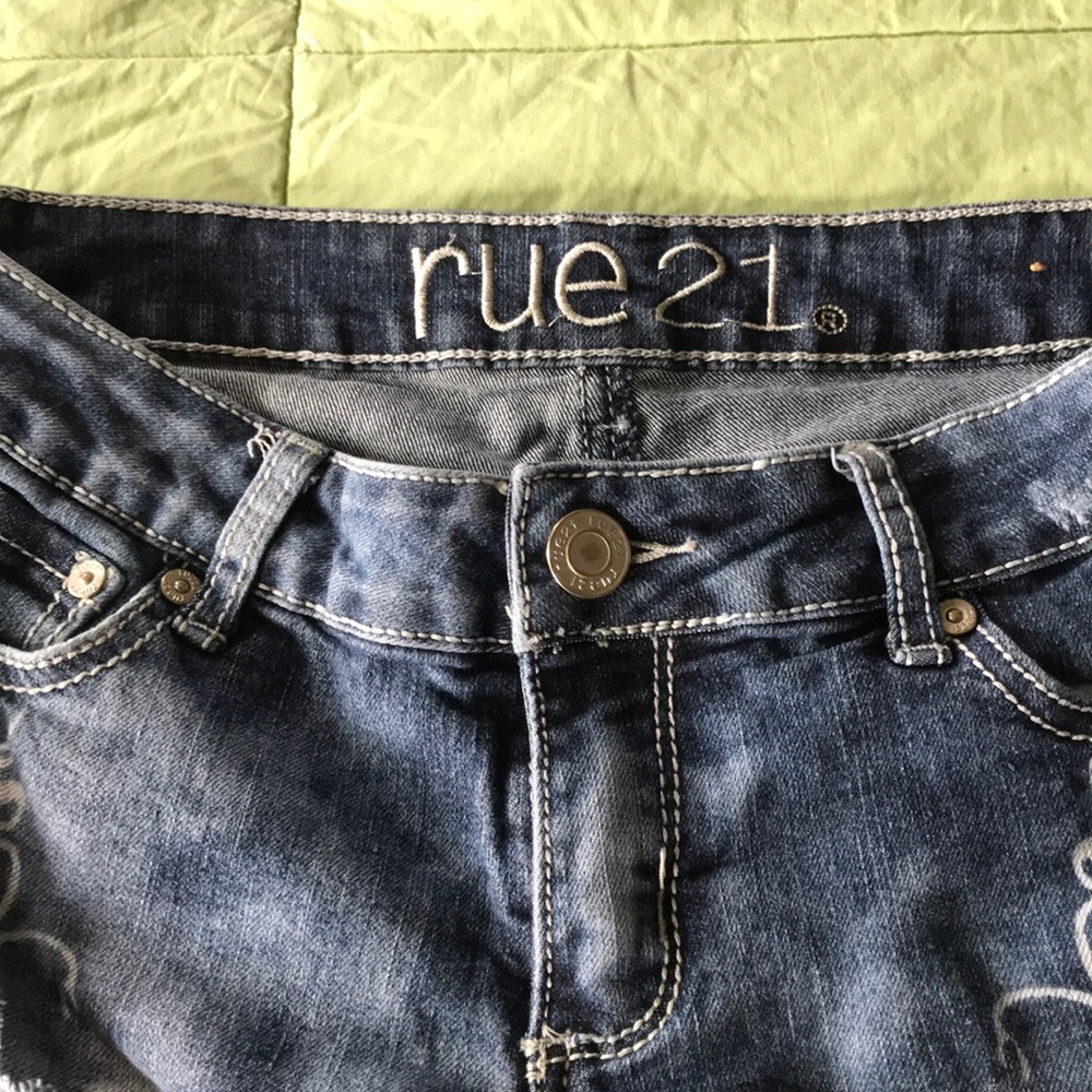 Shorts - Picture 2 of 3